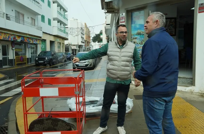 Echedey Eugenio y Jacobo Lemes en una de las calles de Arrecife.