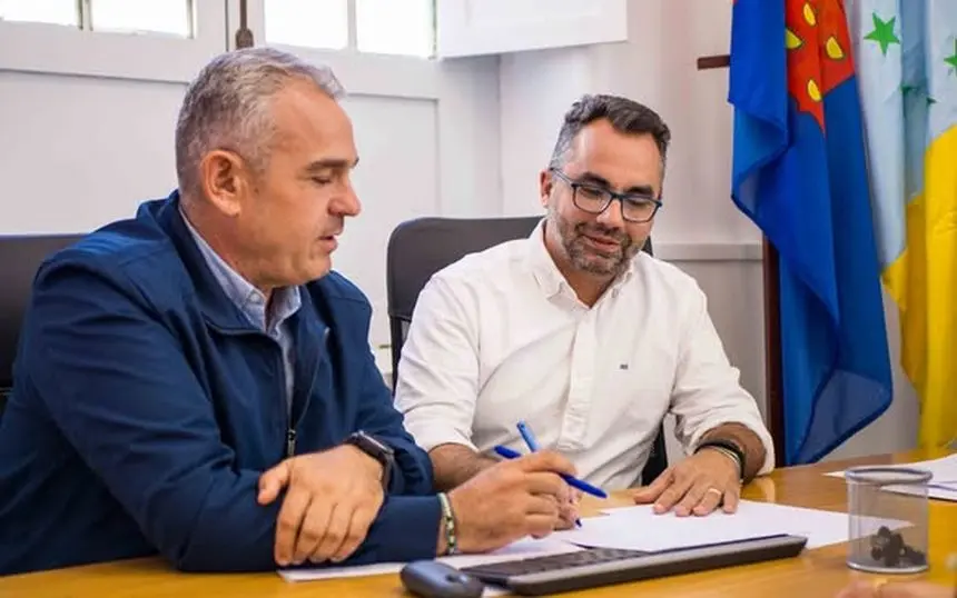 Jacobo Lemes y Echedey Eugenio, concejal de Limpieza y Teniente de Alcalde respectivamente.