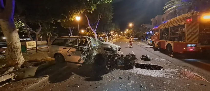 Imagen de c&oacute;mo qued&oacute; el veh&iacute;culo tras el fuerte impacto.