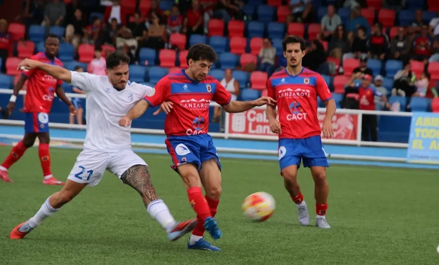 Imagen de uno de los choques del encuentro.