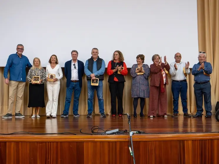 Marci Acu&ntilde;a junto a los reprentantes de la Unidad Residencial de Atenci&oacute;n a las Adicciones.