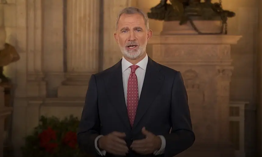 Imagen del discurso del Rey Felipe VI de las navidades de 2025 emitido por la televisi&oacute;n p&uacute;blica.
