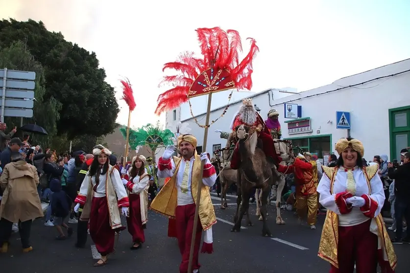 La gente se ech&oacute; a la calle para disfrutar de una gran Cabalgata.