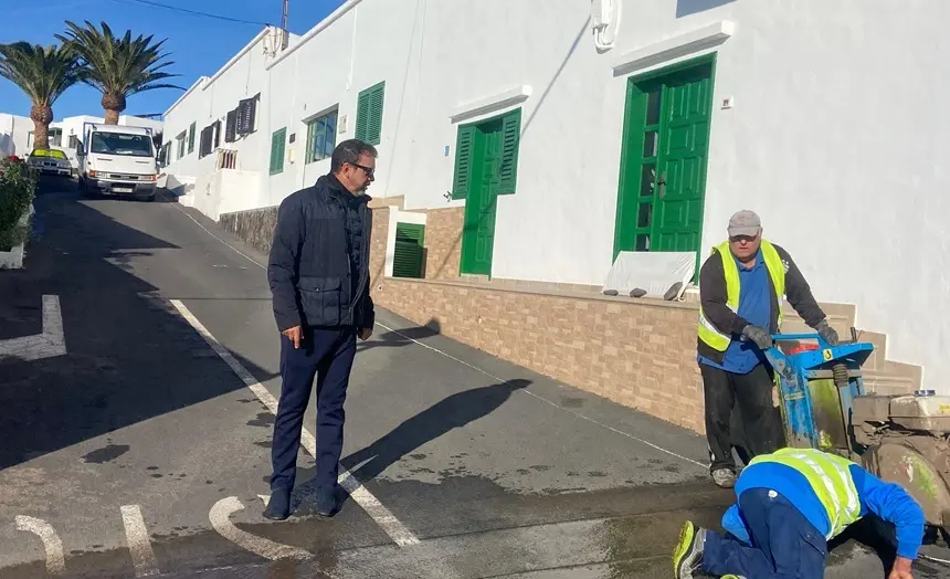 Juan de León visita las obras de soterramiento.