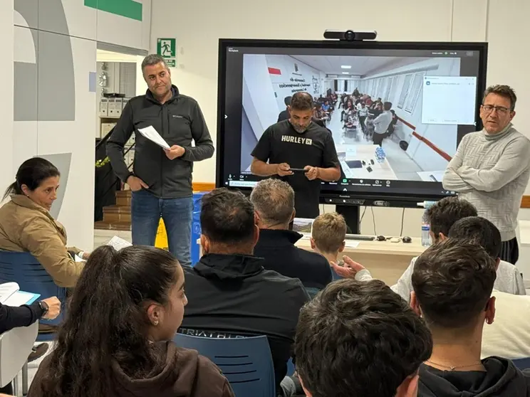 Reuni&oacute;n con los carroceros.