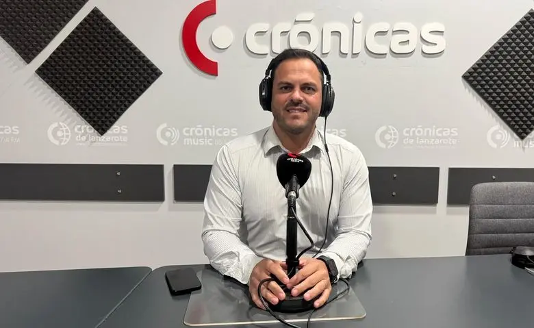 Yonathan de Le&oacute;n en el programa "A Buena Hora" de Cr&oacute;nicas Radio.