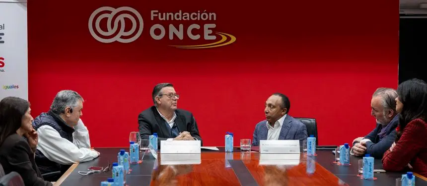 Imagen de la reuni&oacute;n que han mantenido para formalizar el acuerdo