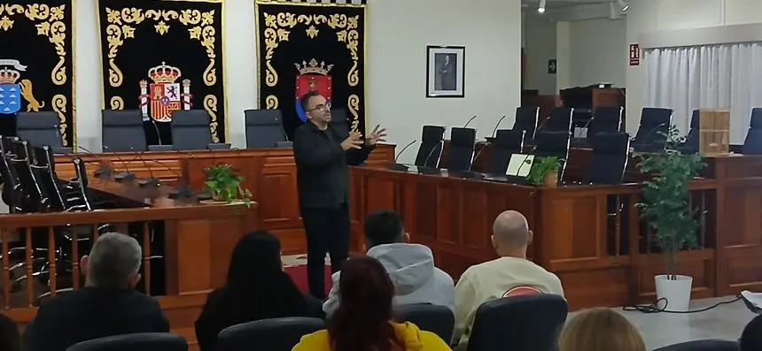 Echedey Eugenio en el encuentro que mantuvo con los representantes de las agrupaciones del Carnaval