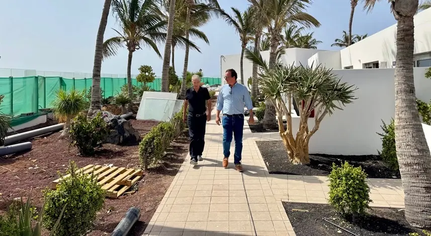 Jos&eacute; Juan Cruz en su visita a la renovaci&oacute;n de Las Costas.