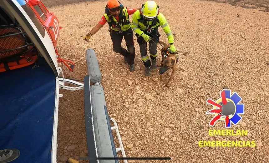 Componentes de EMERLAN durante una actuaci&oacute;n.