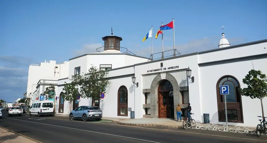 Exterior del Ayuntamiento de Arrecife.