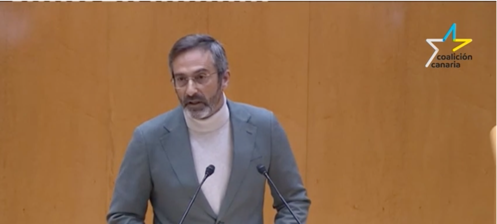 Pedro San Gin&eacute;s en el senado.