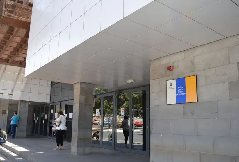 Imagen de la entrada a los juzgados de Arrecife