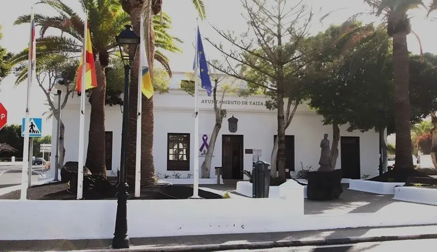 Fachada del Ayuntamiento de Yaiza.