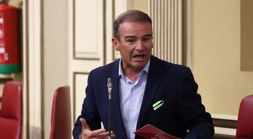 El diputado lanzarote&ntilde;o Marcos Hern&aacute;ndez durante su intervenci&oacute;n.