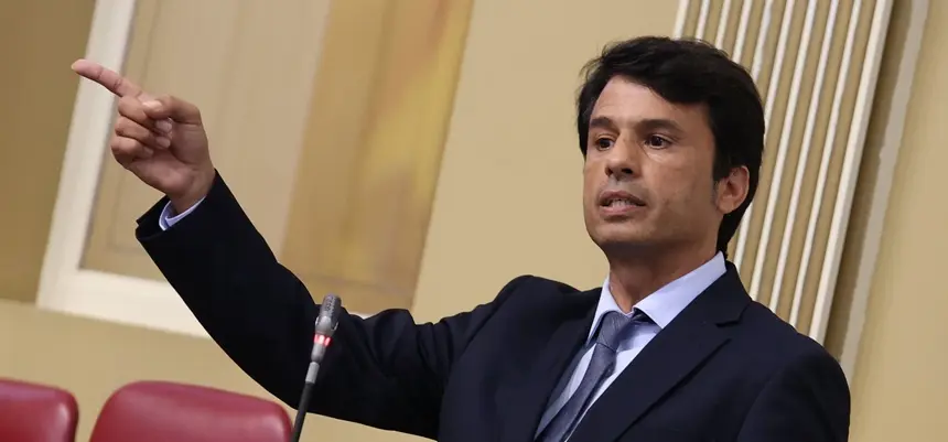 Marcos Bergaz (PSOE) este martes en el pleno del Parlamento 