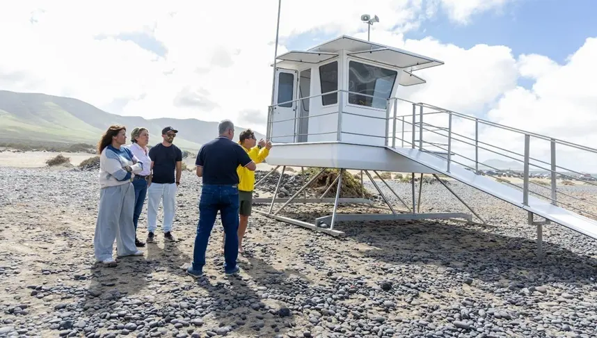 Torre de socorrista en Famara.