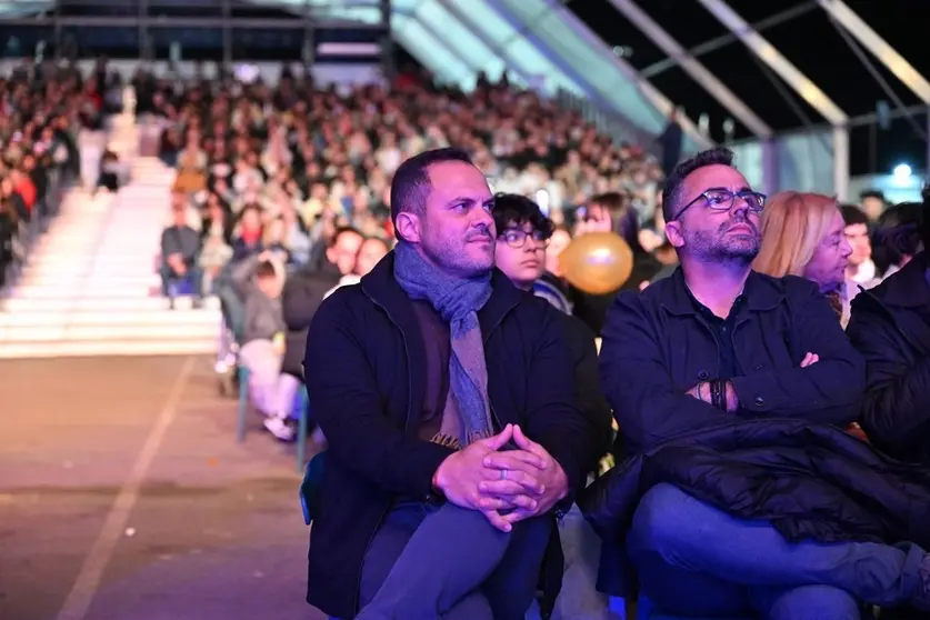 Echedey Eugenio junto a Yonathan de Le&oacute;n en uno de los actos del Carnaval.