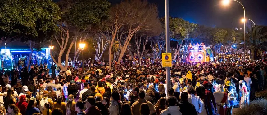 Ocurra lo que ocurra, la gente no perdona el Coso del Carnaval de Arrecife