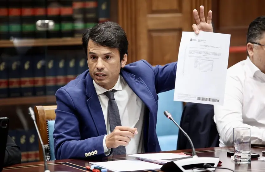 Marcos Bergaz (PSOE) en comisi&oacute;n parlamentaria de vivienda este jueves.