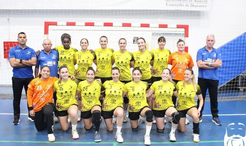 Las jugadoras del Puerto del Carmen antes de inciarse el encuentro