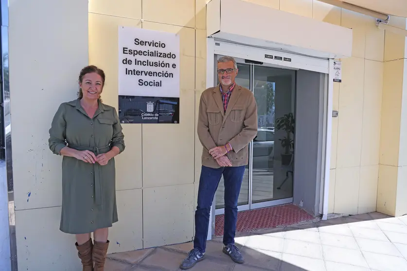 Marci Acu&ntilde;a junto al servicio especializado de inclusi&oacute;n e intervenci&oacute;n social.