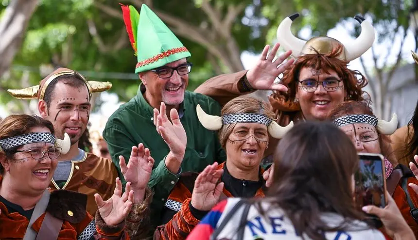 El consejero de Bienestar Social del Cabildo de Lanzarote, Marci Acu&ntilde;a, disfrutando como uno m&aacute;s del carnaval inclusivo