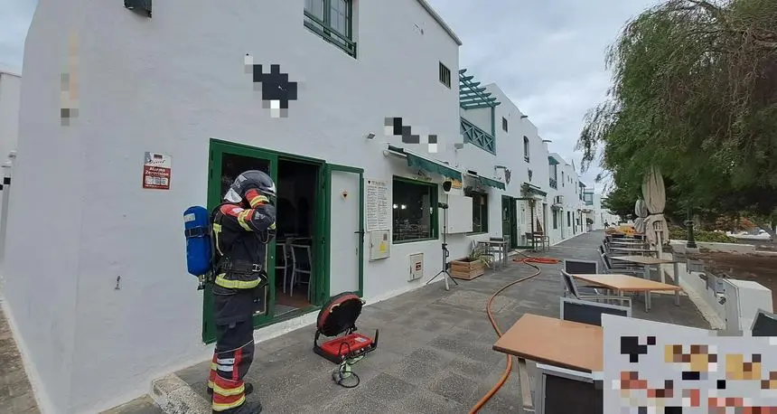 Imagen del momento de la actuaci&oacute;n de los bomberos.