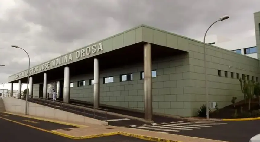 Entrada al Servicio de Urgencias del Hospital Doctor Jos&eacute; Molina Orosa de Arrecife.