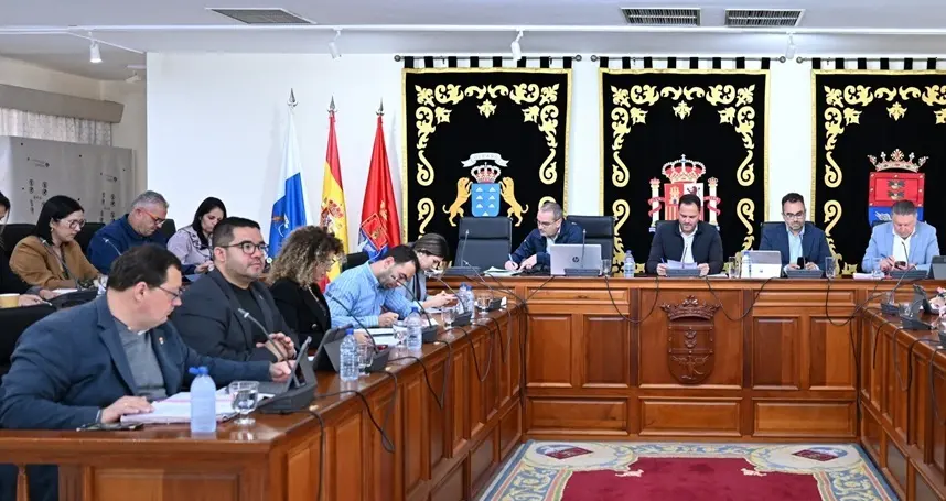 Pleno del pasado lunes donde fue aprobada esta medida que posibilite que habilitados nacionales opten a cubrir las plazas vacantes en el Ayuntamiento de Arrecife 