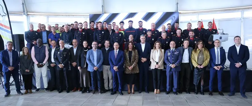 Foto de familia del acto solemne