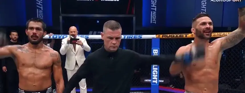 Momento en el que se anuncia el triunfo del luchador lanzarote&ntilde;o.