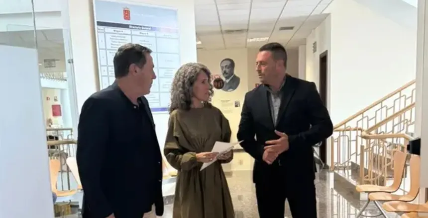 Ariagona Gonz&aacute;lez con Noda y P&eacute;rez cuando decidieron abandonar un pleno del Cabildo.