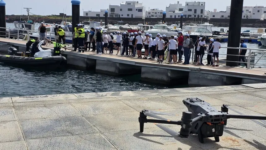 Dron empleado por Puertos Canarios en el muelle de &Oacute;rzola.