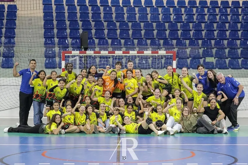 Jugadora del Puerto del Carmen celebrando la victoria ante el Lleida.