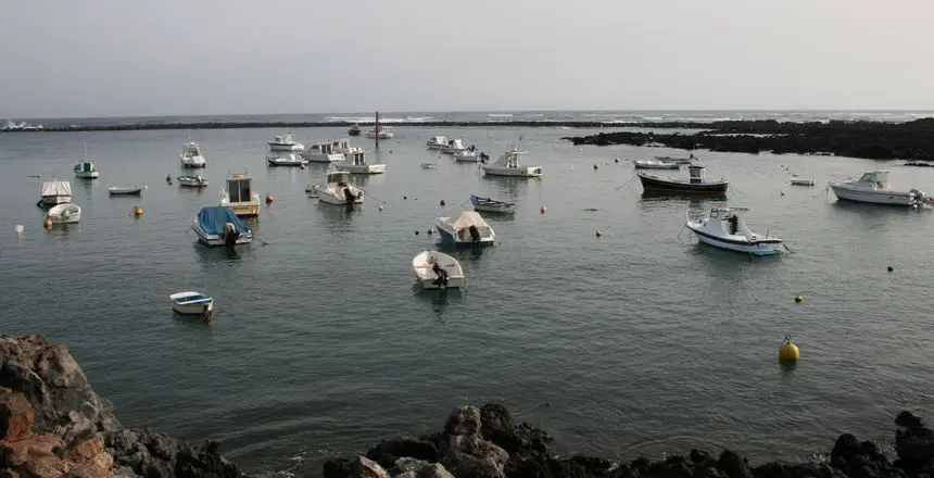 Imagen de la parte pesquera del puerto de &Oacute;rzola.