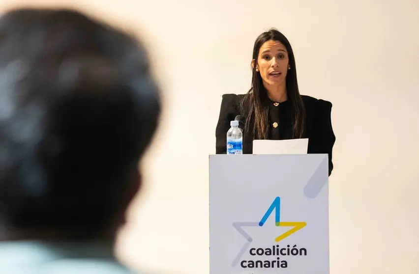 Aroa Revelo en un acto de su partido