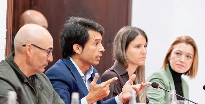 Marcos Bergaz junto a concejales socialistas durante el &uacute;ltimo pleno.