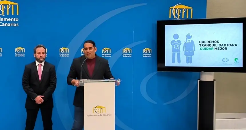 Yon&eacute; Caraballo junto a el presidente de Ecupec en rueda de prensa.