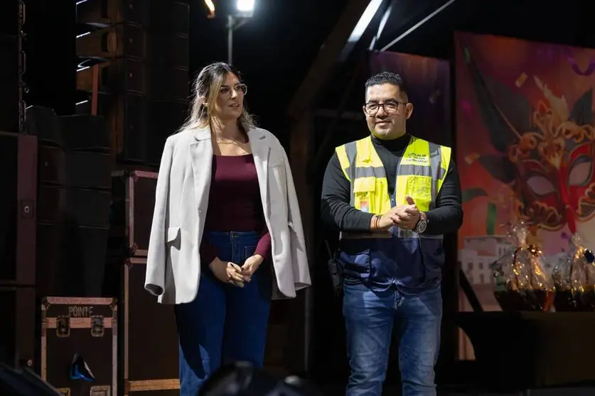 Kevin Cortes junto a su compañera Davinia Déniz en un acto del Carnaval.