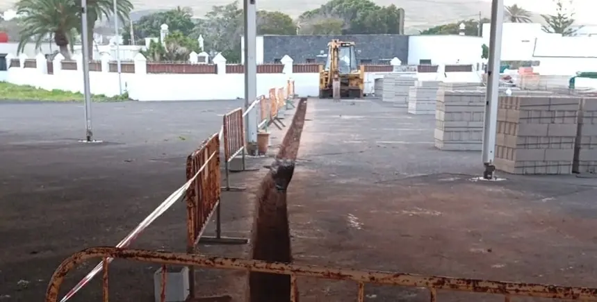 Obras en la carpa de Uga.