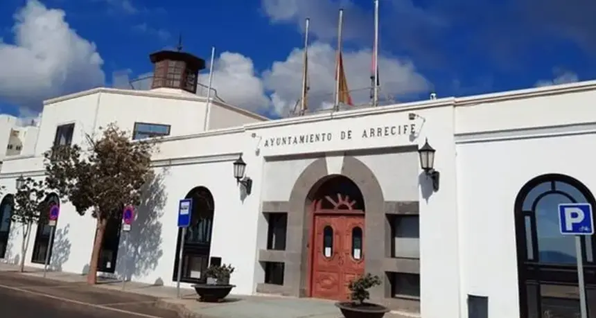 Imagen de la fachada del Ayuntamiento de Arrecife.