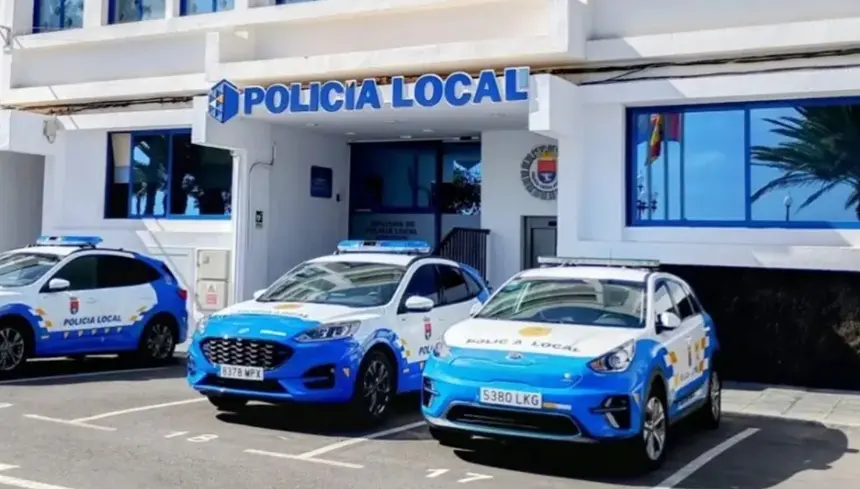 Entrada a la sede de la Polic&iacute;a Local de Arrecife.