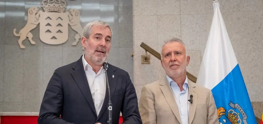 Fernando Clavijo y &Aacute;ngel V&iacute;ctor Torres este lunes tras el acuerdo.