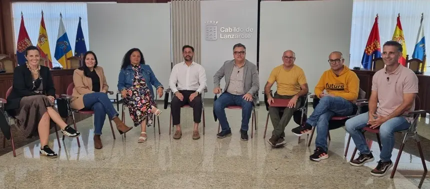 Reuni&oacute;n de Armando Santana con los concejales de Participaci&oacute;n Ciudadana.