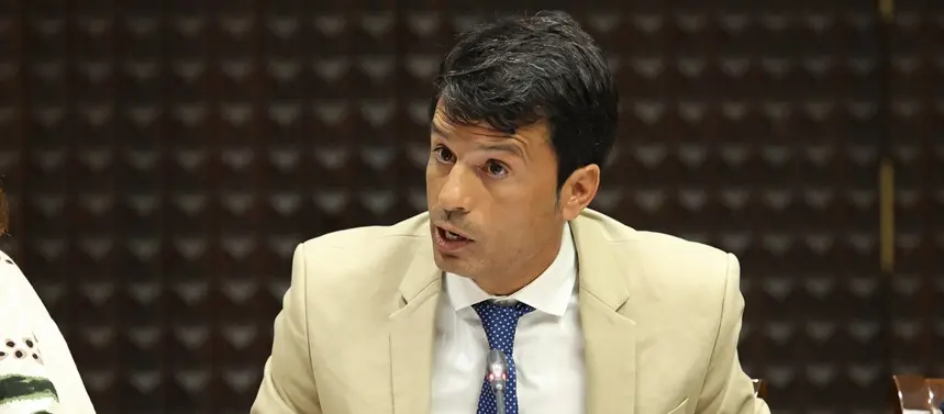 Marcos Bergaz (PSOE) en el parlamento canario.