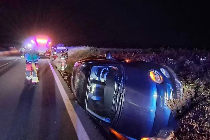 Veh&iacute;culo volcado en Los Valles.