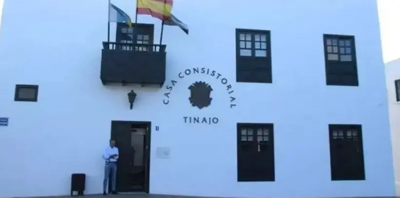 Imagen de la fachada del Ayuntamiento de Tinajo. 