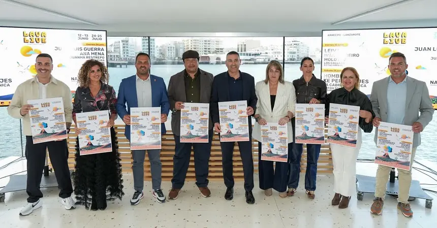 Imagen de la presentaci&oacute;n del festival con las autoridades locales y el due&ntilde;o de la empresa promotora, Eduardo Ferrer.