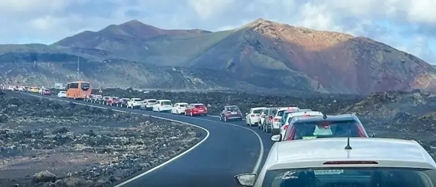 Imagen de archivo de colas en la entrada de Timanfaya. 